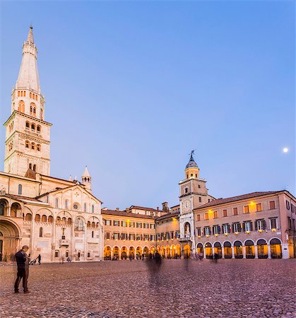 simsearch:862-06542108,k - Modena, Emilia Romagna, Italy. Piazza Grande and Duomo Cathedral at sunset. Stock Photo - Rights-Managed, Code: 862-08719057