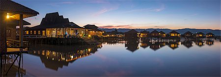 Inle lake, Nyaungshwe township, Taunggyi district, Myanmar (Burma). Panoramic view of the Shwe Inn Tha floating resort's bungalows. Fotografie stock - Rights-Managed, Codice: 862-08719284