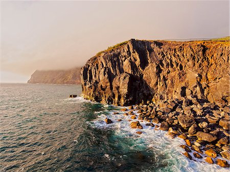 Portugal, Azores, Corvo, Rocky Coastline near Vila do Corvo. Foto de stock - Con derechos protegidos, Código: 862-08719378