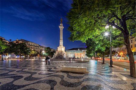 simsearch:862-03361592,k - Rossio Square is the popular name of the Pedro IV Square ( Praca de D. Pedro IV) in the city of Lisbon, in Portugal. Fotografie stock - Rights-Managed, Codice: 862-08719398