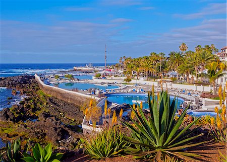 simsearch:862-08719560,k - Spain, Canary Islands, Tenerife, Puerto de la Cruz, View of the Martianez Pools designed by Cesar Manrique. Photographie de stock - Rights-Managed, Code: 862-08719541