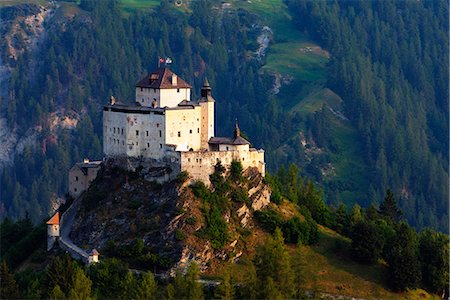 Europe, Switzerland, Graubunden, Engadine, Scuol Tarasp, Scuol castle, (Schloss Tarasp) Foto de stock - Con derechos protegidos, Código: 862-08719594