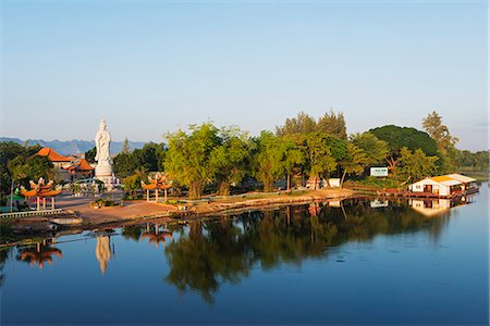 simsearch:862-07910824,k - South East Asia, Thailand, Kanchanaburi, River Kwai, and Kuang Im Chapel buddhist temple Fotografie stock - Rights-Managed, Codice: 862-08719673