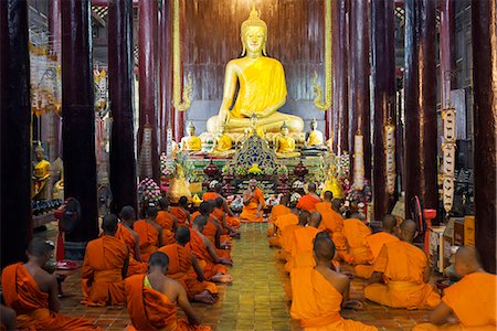 South East Asia, Thailand, Chiang Mai, Wat Phan Tao temple, monks celebrating Loi Kratong festival Stock Photo - Rights-Managed, Code: 862-08719714