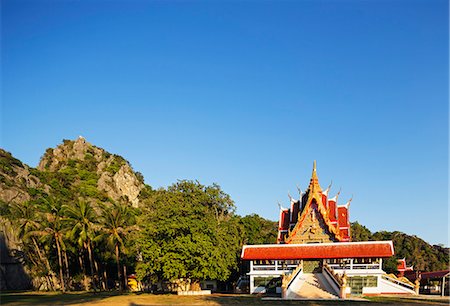 simsearch:862-08719757,k - South East Asia, Thailand, Prachuap Kiri Khan, Khao Sam Roi Yot National Park, Wat Khao Daeng temple Stock Photo - Rights-Managed, Code: 862-08719737