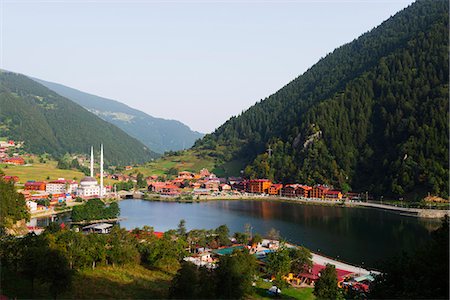 simsearch:862-03437664,k - Turkey, Black Sea Coast, Uzungol alpine resort, lakeside mosque Fotografie stock - Rights-Managed, Codice: 862-08719830