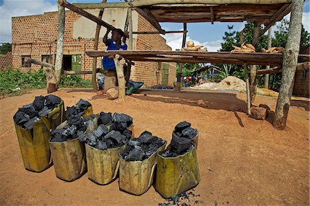 Charcoal selling in Kampala, Uganda, Africa Photographie de stock - Rights-Managed, Code: 862-08719922