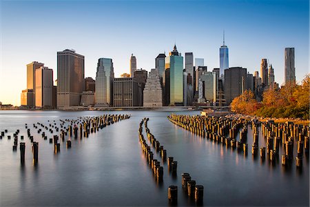 simsearch:862-08720006,k - Lower Manhattan skyline at sunset from Brooklyn Bridge Park, Brooklyn, New York, USA Stockbilder - Lizenzpflichtiges, Bildnummer: 862-08720015