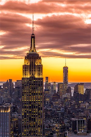 simsearch:862-08091435,k - Top view at sunset of the Empire State Building with One World Trade Center in the background, Manhattan, New York, USA Foto de stock - Con derechos protegidos, Código: 862-08720039