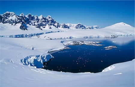 simsearch:862-03288559,k - Looking down on Port Lockroy. Stock Photo - Rights-Managed, Code: 862-03288451
