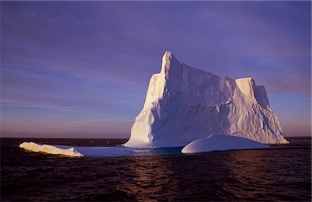 simsearch:862-03288559,k - Iceberg at sunset. Stock Photo - Rights-Managed, Code: 862-03288463