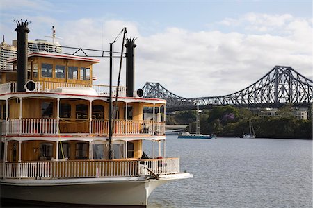 One of a number of old paddle wheelers on the Brisbane River used for dinner and nightlife cruises. Foto de stock - Con derechos protegidos, Código: 862-03288669