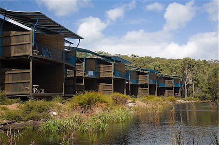 simsearch:862-03288729,k - Luxury villas sit in a bush setting at the Kingfisher Bay Resort,the largest ecoresort on the World Heritage Listed Fraser Island. Foto de stock - Con derechos protegidos, Código: 862-03288749