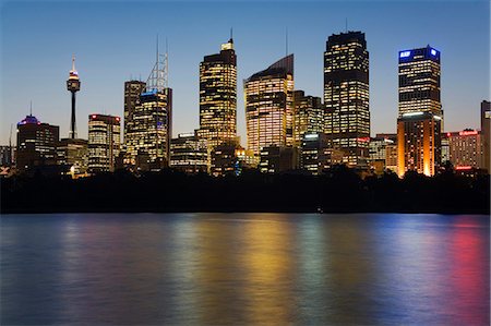 simsearch:862-03736188,k - The lights of the central Sydney skyline are reflected in the waters of Farm Cove on Sydney harbour Foto de stock - Con derechos protegidos, Código: 862-03288835