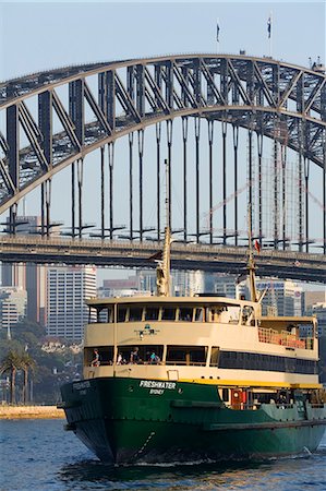 simsearch:862-03288842,k - The Manly passenger ferry enters Sydney Cove bound for the wharf at Circular Quay Fotografie stock - Rights-Managed, Codice: 862-03288844