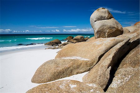 White sand and weathered rock formation on the Bay of Fires Foto de stock - Con derechos protegidos, Código: 862-03288983