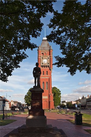 simsearch:862-03289140,k - Australia,Victoria. The red brick Gothic-style Clock Tower and Boer War Memorial at Camperdown. Foto de stock - Direito Controlado, Número: 862-03289142