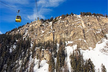 simsearch:862-03289237,k - Mayrhofen Ski Resort Cable Car on cliff Foto de stock - Con derechos protegidos, Código: 862-03289237