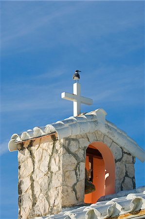 simsearch:862-03289310,k - La tour de la cloche sur la chapelle rustique de Little Whale Cay Photographie de stock - Rights-Managed, Code: 862-03289293