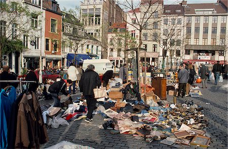 Flea-market in Place du Jeu de Balle. Stock Photo - Rights-Managed, Code: 862-03289382