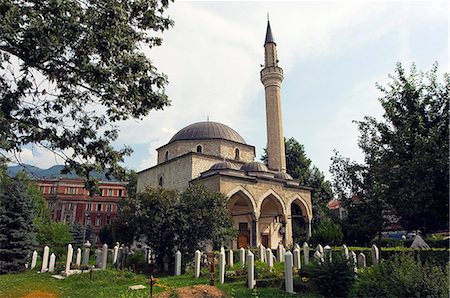 Sarajevo City Mosque and Cemetery Foto de stock - Con derechos protegidos, Código: 862-03289493