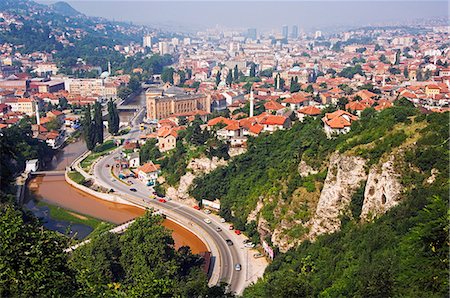 Vue panoramique de colline de la ville Photographie de stock - Rights-Managed, Code: 862-03289500