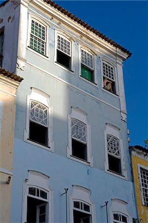 pelourinho - Brazil,Bahia,Salvador. Within the historic Old City,a UNESCO World Heritage site,near the Sao Francisco Church and Convent of Salvador,detail of the renovated classic windows,shutters and facade of colonial style town houses. Fotografie stock - Rights-Managed, Codice: 862-03289806