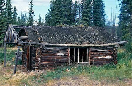 fiume yukon - The remains of a settlement at Big Salmon an old Indian fishing spot then in later years a steamer landing site Fotografie stock - Rights-Managed, Codice: 862-03289817