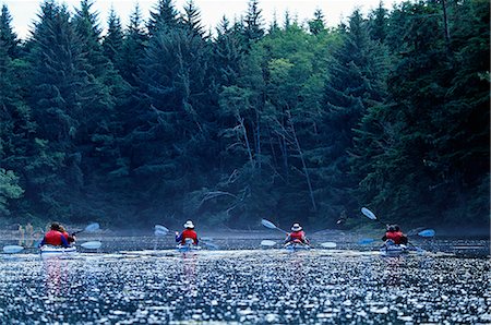 simsearch:862-03732417,k - Un groupe de kayakistes de mer explorer une échancrure dans le labyrinthe d'îles dans le détroit de Johnstone, Colombie-Britannique Photographie de stock - Rights-Managed, Code: 862-03289824