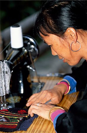 simsearch:862-03289833,k - Yau woman at sewing machine. Fotografie stock - Rights-Managed, Codice: 862-03289853