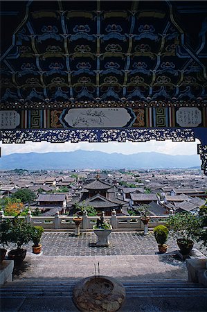 The Mu Family mansion,former home of a Naxi chieftain renovated in the late 1990s,is the most imposing of residences in the town's World Heritage Listed Old Quarter Foto de stock - Con derechos protegidos, Código: 862-03289877