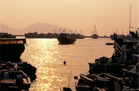 fisch-trawler - Fischerboote im Hafen von Cheung Chau bei Sonnenuntergang, Hong Kong Stockbilder - Lizenzpflichtiges, Bildnummer: 862-03289911