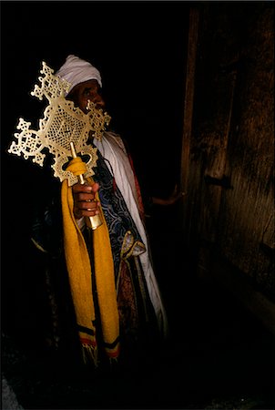 simsearch:862-03366951,k - A priest holds one of the church's ancient crosses. Foto de stock - Con derechos protegidos, Código: 862-03354019