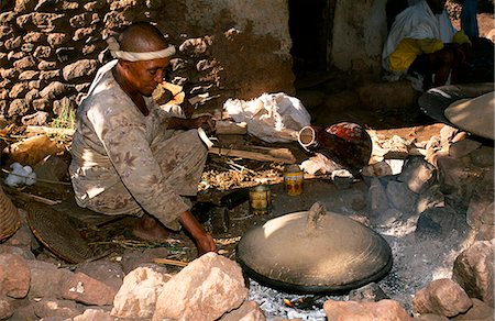 ethiopian (places and things) - A village woman prepares injera,a kind of pancake and Ethiopian staple prepared from alocal cereal called tef. Stock Photo - Rights-Managed, Code: 862-03354013
