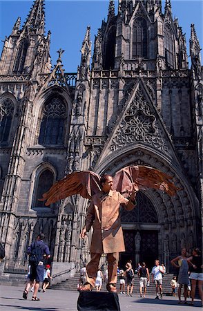 palma de mallorca cathedral - Interprète d'une rue à l'extérieur de la cathédrale gothique de La Seu Photographie de stock - Rights-Managed, Code: 862-03354268