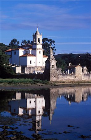 simsearch:862-03354288,k - Niembro Church sits on the shore of a quiet inlet on the Asturian coast Foto de stock - Direito Controlado, Número: 862-03354300