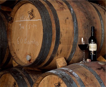 A bottle of Vina Hermosa Reserva 2001 in the wine cellar at the family owned Vina Hermosa winery. 2001 is deemed to have been one of the best years in the history of Rioja wine. Foto de stock - Con derechos protegidos, Código: 862-03354324