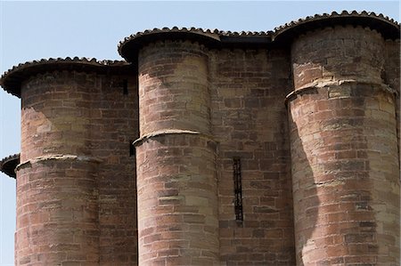 The 15th Century church in Najera has distinctive reddish brick and rounded buttresses. Najera beccame the seat of the Kings of Navarra after the Moors took Pamplona in 918AD. It is one of the towns pilgrims visit along the Camino de Santiago. Foto de stock - Con derechos protegidos, Código: 862-03354369