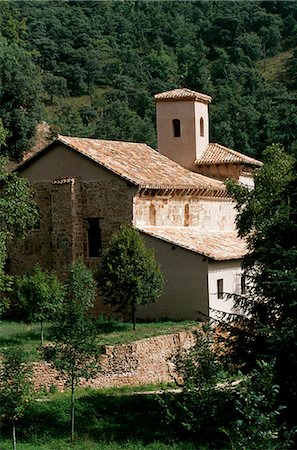 Le monastère de Suso, à San Millan de la Cogolla a été construit pour commémorer un saint ermite appelé Millan, qui vivait dans des grottes sur place consacre sa vie à la prière dans les 4e & ve siècles de notre ère. Photographie de stock - Rights-Managed, Code: 862-03354376