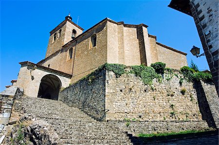 simsearch:862-03354522,k - Église du village, Isaba, Navarre, Espagne Photographie de stock - Rights-Managed, Code: 862-03354435