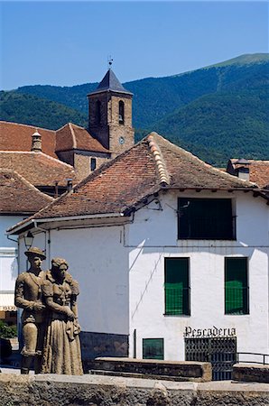 simsearch:862-03354522,k - Statue of a Local couple,Anso Village,Aragon Province. Foto de stock - Con derechos protegidos, Código: 862-03354436