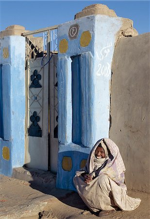 sudan - Traditionellen nubischen Architektur und Verputz von einem feinen Eingang in den Hof eines Hauses am Qubbat Selim. Dieses Dorf, nahe dem Nil im Nordsudan, bleibt immer noch viel von ihrer traditionellen Architektur, Stuck und Dekoration. Stockbilder - Lizenzpflichtiges, Bildnummer: 862-03354616