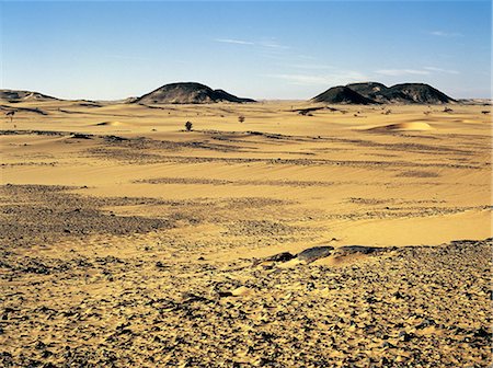 simsearch:862-03365494,k - The magnificent desert scenery in the far southwest of the Bayuda Desert has been created by the erosion of sedimentary rock,which in places is highly oxidisedThis desert is an extension of the great Sahara Desert. Fotografie stock - Rights-Managed, Codice: 862-03354638