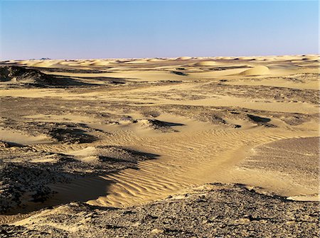 simsearch:862-03365494,k - Magnificent desert scenery in the Nubian Desert of northeast Sudan has been created by the erosion of sedimentary rock,which in places is highly oxidised. This desert is an extension of the great Sahara Desert. Fotografie stock - Rights-Managed, Codice: 862-03354631