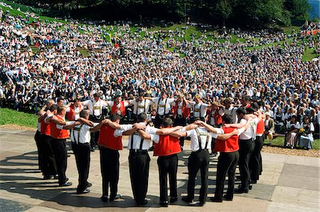 simsearch:862-03354690,k - Un montagnard traditionnel et performance alpin anniversaire au bicentenaire d'Unspunnen, Interlaken, Jungfrau région, Suisse Photographie de stock - Rights-Managed, Code: 862-03354668