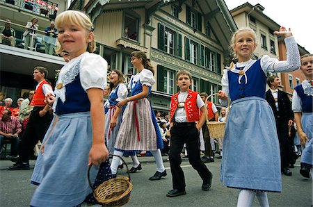 suisse (relatif à la suisse) - Enfants dans le traditionnel costume défilent au bicentenaire de fête d'Unspunnen, Interlaken, Jungfrau Region, Suisse Photographie de stock - Rights-Managed, Code: 862-03354676