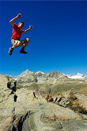 simsearch:862-03360801,k - Hiker jumping high on trails at Schwarzee Paradise,Zermatt,Valais,Switzerland Foto de stock - Con derechos protegidos, Código: 862-03354720