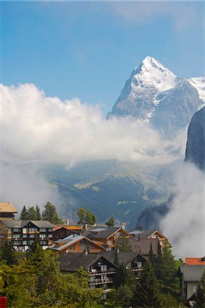 Suisse, Oberland bernois, Mürren. Vue sur le village de Mürren depuis l'hôtel Alpenruh. Photographie de stock - Rights-Managed, Code: 862-03354739