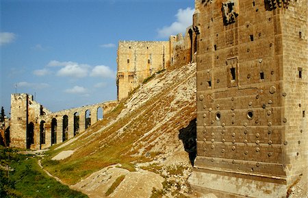 Dominating Apello and encircled by a large moat,the ancient citadel occupies a site that has been used since antiquity. Stock Photo - Rights-Managed, Code: 862-03354779