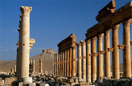 simsearch:862-03354820,k - A 17th century Arab fortress looms betweeen the gap in the pillars of Palmyra's 'Great Colonnade',the desert city's main artery. Stock Photo - Rights-Managed, Code: 862-03354782